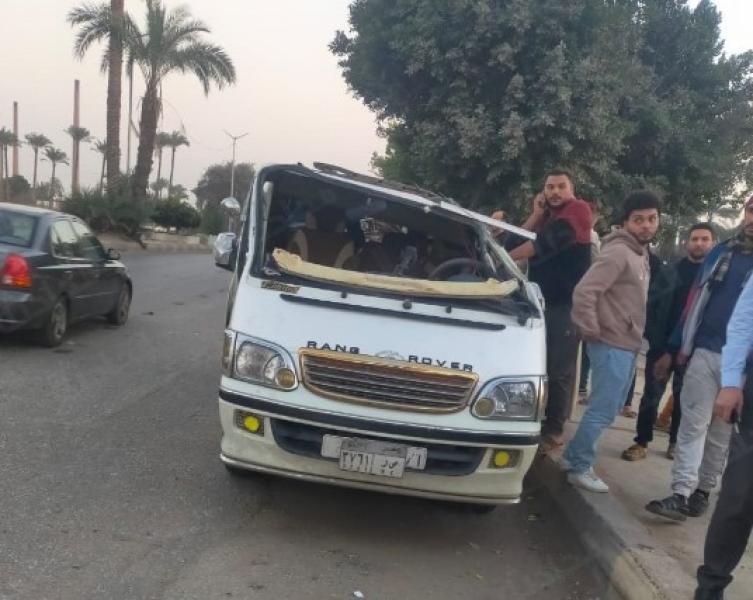 إصابة 5 أشخاص في حادث مروري بطريق أسيوط الصحراوي