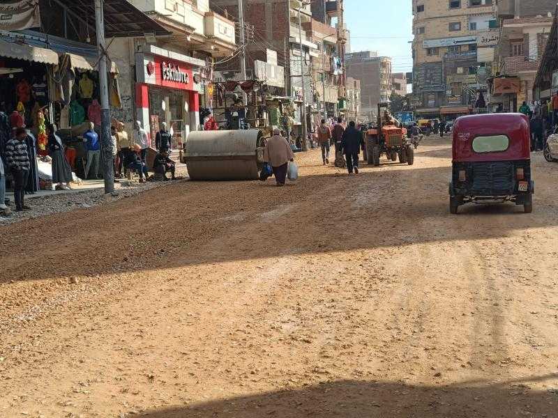 محافظ الغربية يتابع استمرار أعمال الرصف بشارع بورسعيد في السنطة