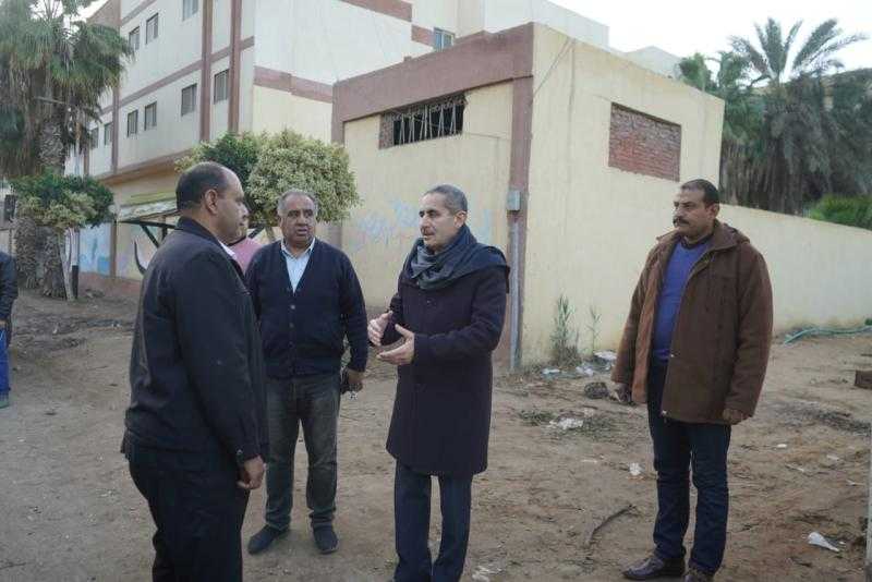 محافظ الغربية يتابع أعمال الرصف والتطوير بقطور في جولته الصباحية