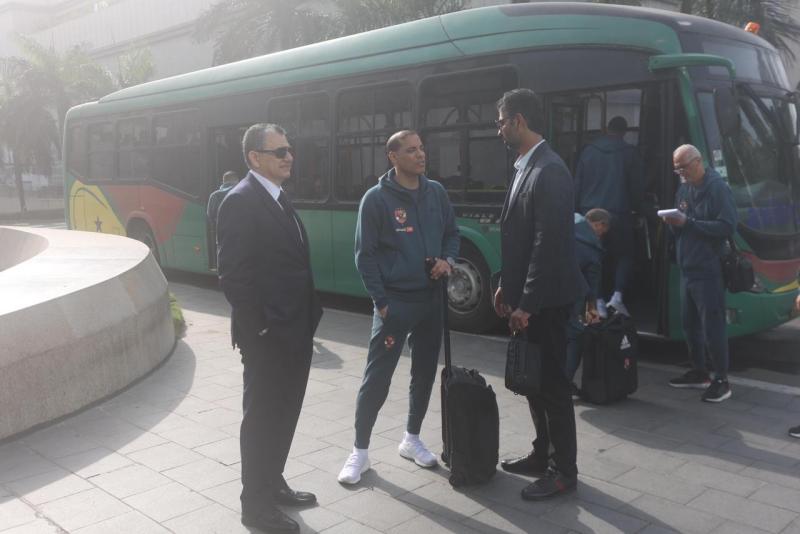 مهند مجدي يطمئن على ترتيبات سفر الأهلي من أكرا إلى كوماسي