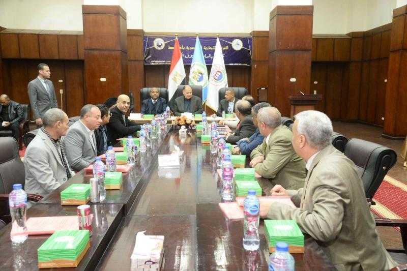 محافظ أسيوط يترأس اجتماع الغرفة التجارية بالمحافظة