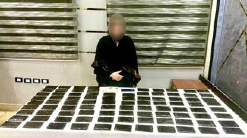 القبض على 5 أشخاص بينهم سيدة وبحوزتهم 21 كيلو حشيش وهيدرو بالساحل ومدينة نصر والسلام