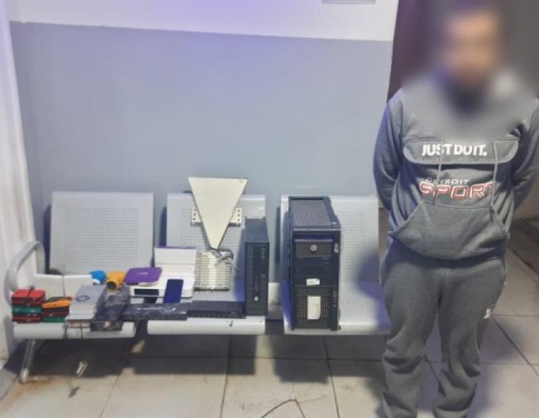 ضبط 3 أشخاص مالكي شبكات بث تلفزيونى للقنوات الفضائية في الشرقية l صور