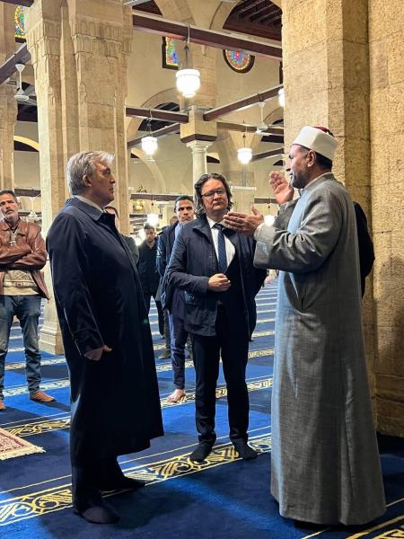 عقب زيارة أردوغان.. رئيس تركيا السابق يزور الجامع الأزهر