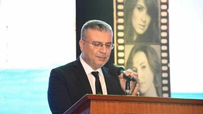 عمرو الليثي يهدي جائزته بـ«الكاثوليكي للسينما» لوالده والصحفي وائل الدحدوح
