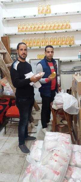 ضبط تجار تموينين لتصرفهم في 1335 عبوة زيت تمويني بالبحيرة