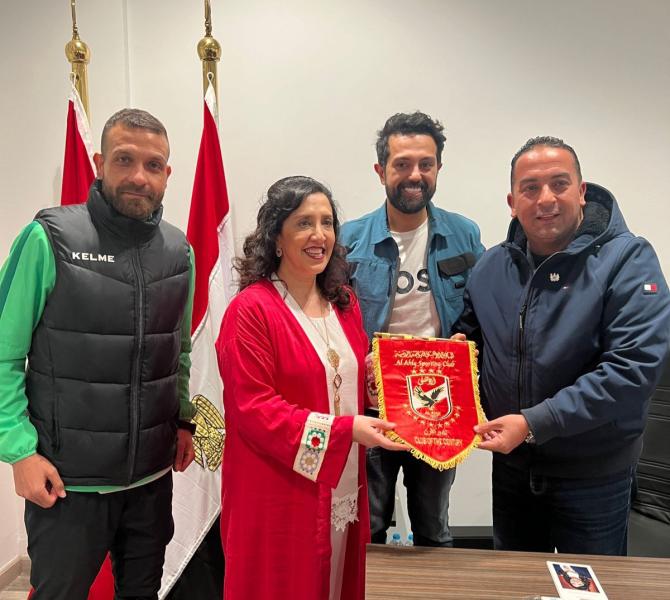 الأهلي يستقبل عمدة مانشستر 
