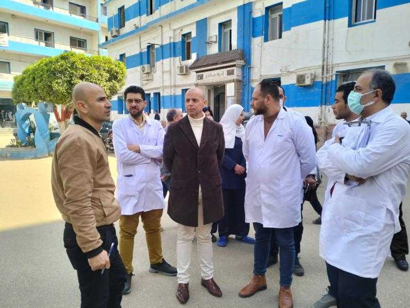 وكيل وزارة الصحة بالشرقية يتفقد الخدمات الطبية بمستشفى منيا القمح