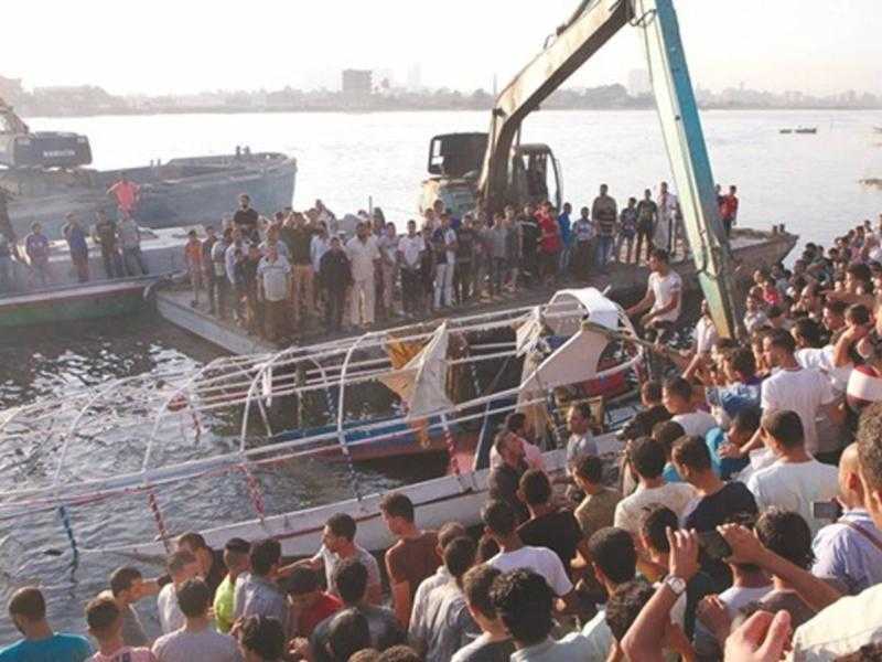 البحث عن 10 أشخاص مفقودين إثر غرق معدية بمياه نهر النيل