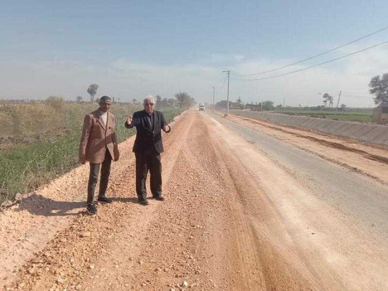 محافظ أسيوط: تمهيد طريق نجع حمادي بنطاق مركز صدفا استعدادًا لرصفه