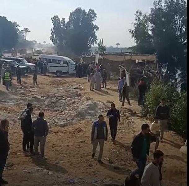 انتشال جثامين شخصين من ضحايا غرق معدية منشأة القناطر | صور