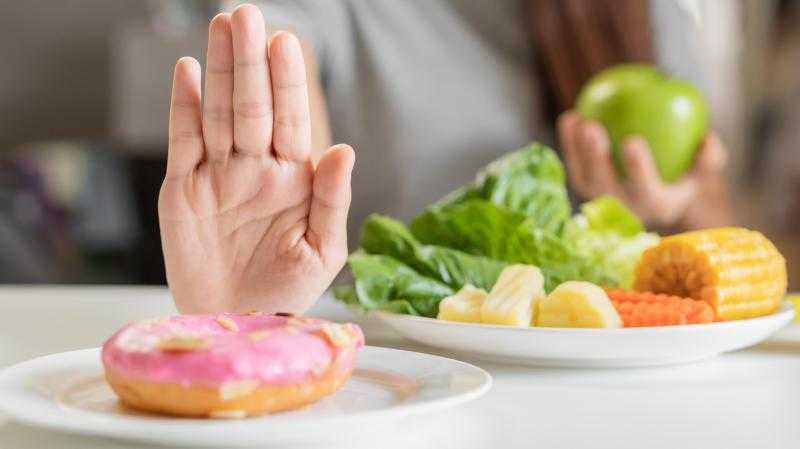 خطر على صحة القلب.. استشاري يحذر من «الدهون المتحولة» ويكشف البدائل الصحية