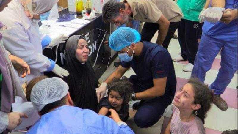 إعلام فلسطيني: وصول شهداء ومصابين إلى مجمع الشفاء الطبي جراء غارات الاحتلال