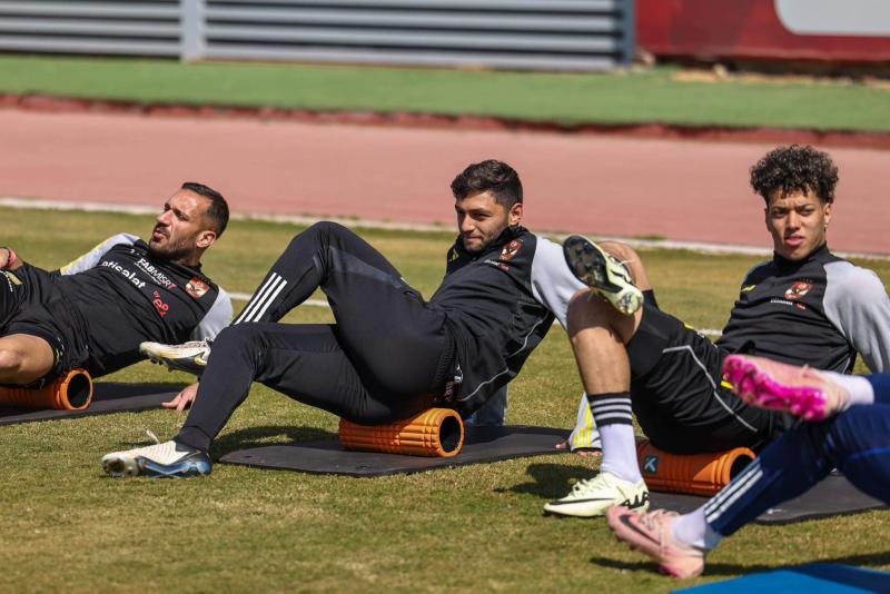 كريم نيدفيد يشارك في التدريبات الاستشفائية بمران الأهلي
