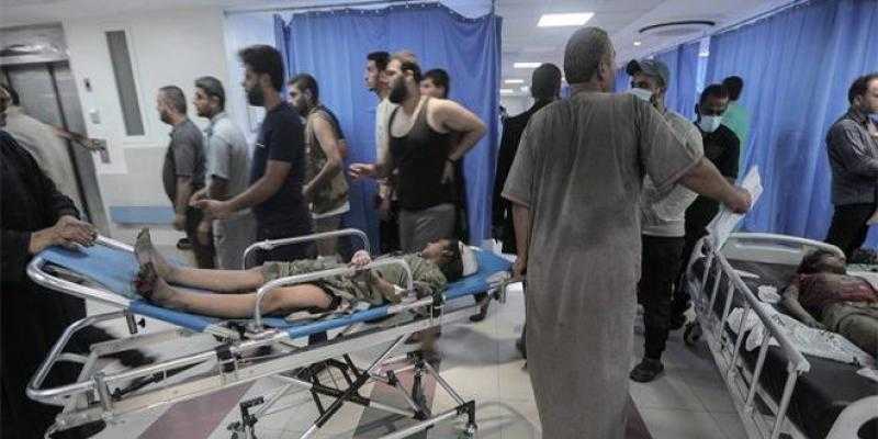 إعلام فلسطيني: وصول شهيدين وجرحى إلى مستشفى كمال عدوان جراء قصف إسرائيلي