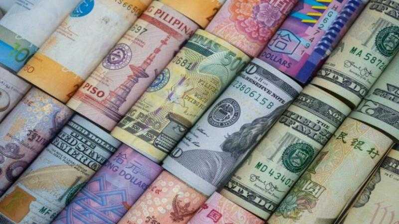 تباين أسعار العملات بختام تعاملات الأربعاء.. اليورو يهوي لأسفل