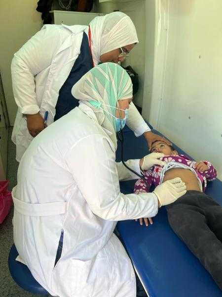 محافظ الإسماعيلية يتابع تقديم الخدمة الطبية المتكاملة للمواطنين في أولى أيام القافلة الطبية المجانية بقرية العقادة
