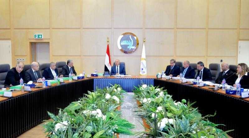 وزير النقل يوجه بتوسع عمل شركة الطرق والكبارى خارج مصر