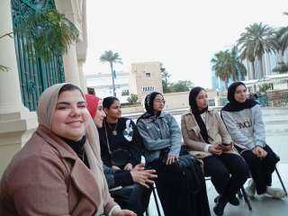 مكتبة القاهرة الكبرى تستضيف طالبات جامعة عين شمس