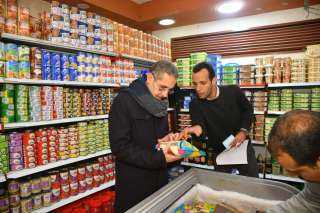 محافظ الغربية يتابع توافر السلع الغذائية في السلاسل التجارية ومعارض أهلا رمضان بطنطا