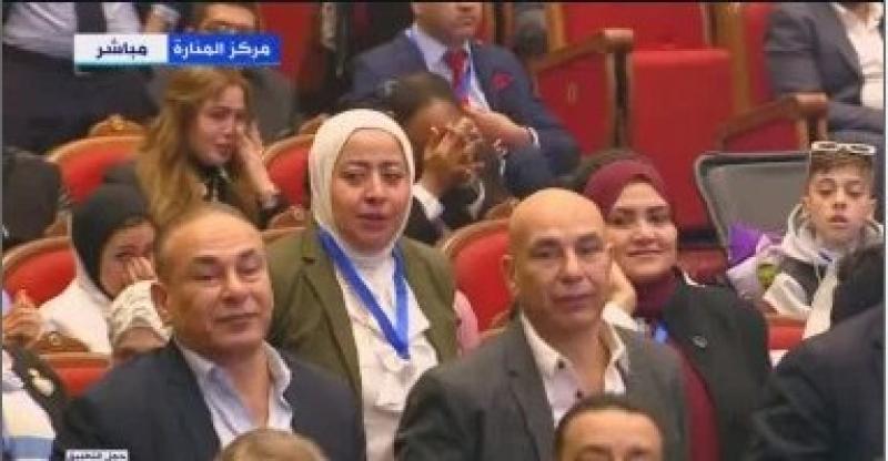 التؤام حسام وإبراهيم حسن ضمن حضور حفل ”قادرون باختلاف”