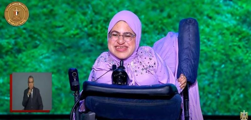 إحدى بطلات قادرون باختلاف للسيسي: «حضرتك معجزة مصر»