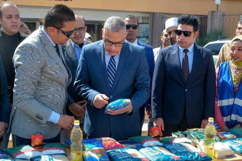 محافظ سوهاج يستقبل قافلة صندوق تحيا مصر لدعم الأسر الأولى بالرعاية