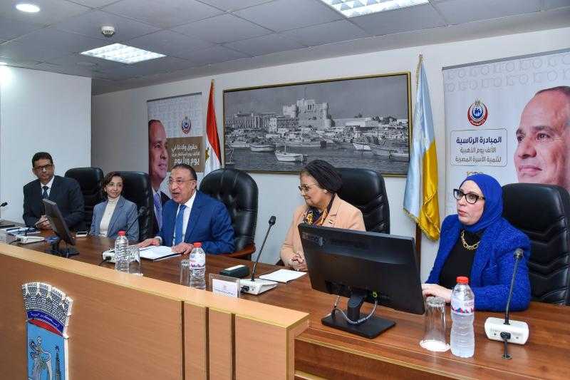 محافظ الإسكندرية يتابع الموقف التنفيذي لمبادرة الألف يوم الذهبية لتنمية الأسرة المصرية