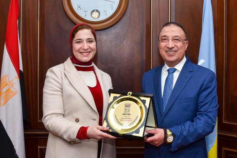 محافظ الإسكندرية يكرم التنفيذيين المشاركين في مبادرة حوافز تميز الأداء في إدارة الاستثمار