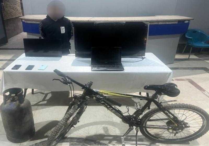 ضبط 4 عاطلين وعامل لسرقتهم جمعية استهلاكية وهواتف المواطنين بالقاهرة