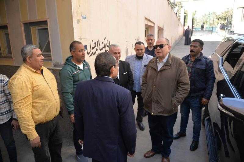 محافظ أسيوط يتفقد أعمال توصيل وربط شبكة الأكسجين بالمبنى الملحق لمستشفى المبرة