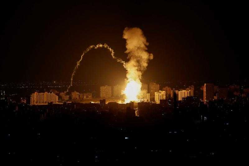إعلام فلسطيني: 10 شهداء في غارة إسرائيلية استهدفت خيمة نازحين جنوبي غزة