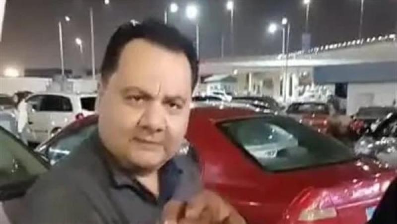 نجل حلمي بكر بعد وصوله إلى القاهرة: «إدوني ساعة أروح أودع أبويا»