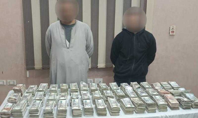 سائق يتفق مع مزارع على سرقة 1.6 مليون جنيه ويدعي تعرضه للسطو المسلح بالمنيا