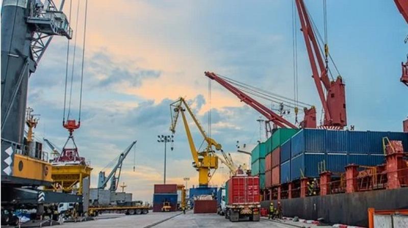 «النقل» تعتزم إنشاء 30 ميناء جافا ومنطقة لوجستية على مستوى الجمهورية