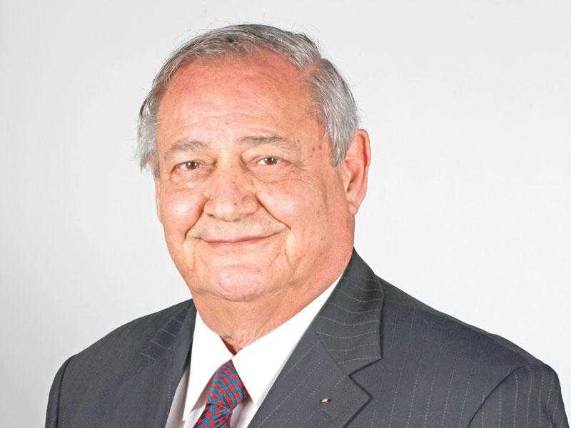 اللجنة الأولمبية المصرية تنعى وفاة اللواء منير ثابت