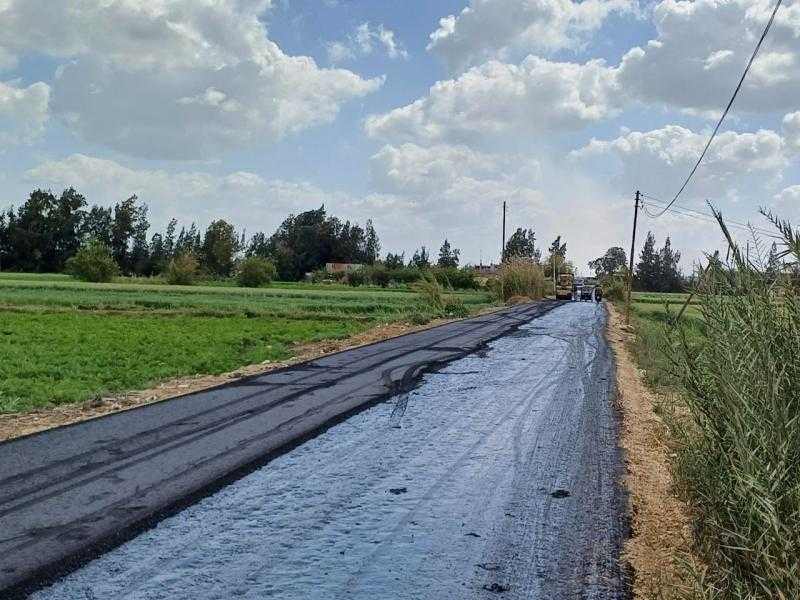 محافظ كفر الشيخ: بدء أعمال رصف طريق حاذق - أبو بدوي - أبو أرز  ببيلا