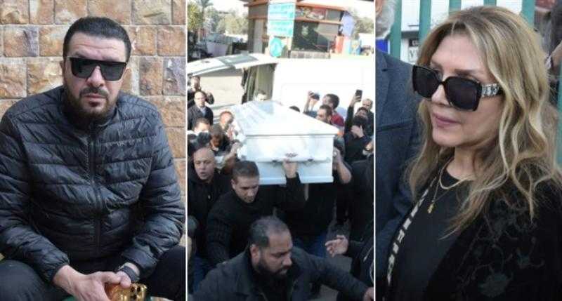 مصطفى كامل ونادية مصطفى وسليم سحاب في جنازة حلمي بكر