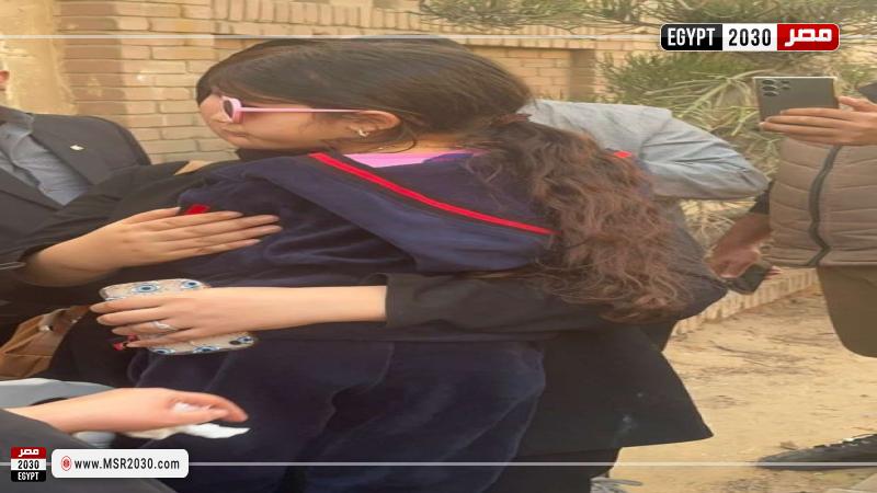 انهيار ابنة حلمي بكر