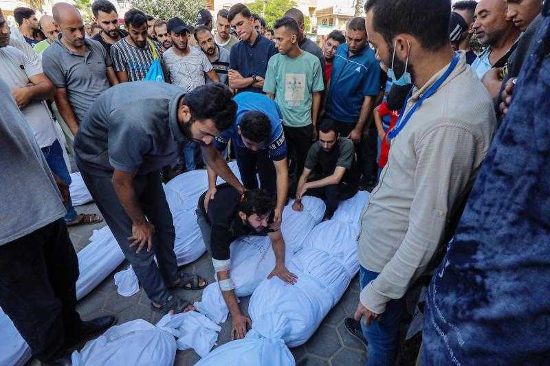 استشهاد 12 فلسطينيا و42 جريحا من طيران الاحتلال