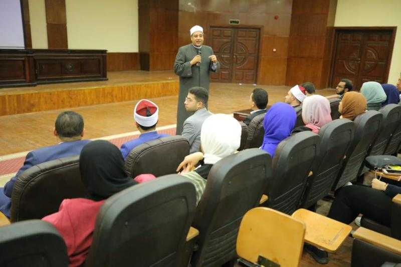 علماء مركز الأزهر للفتوى يحاضرون شبابا من 10 جامعات في دورة التوعية المجتمعية بشرم الشيخ