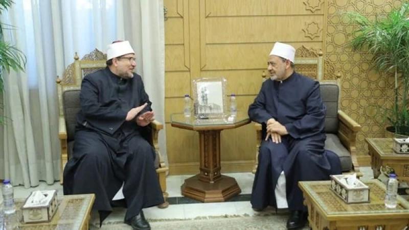 وزير الأوقاف يهنئ شيخ الأزهر بحلول شهر رمضان