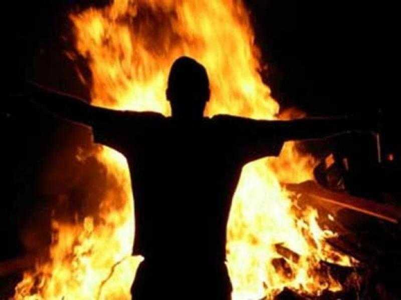 النيابة تحقق في واقعة إشعال النار في عامل مطعم بالمعصرة