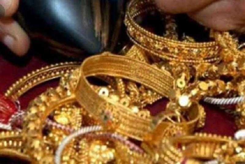 طالب وراء سرقة مشغولات ذهبية من والدته في الفيوم