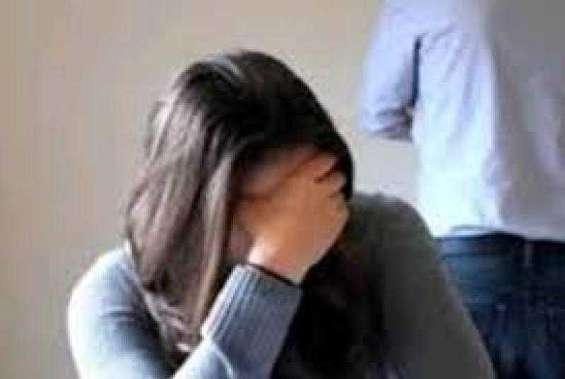 سيدة أمام محكمة الأسرة: «جوزي عنده قوة خارقة وأهله طلعوا عارفين كل حاجة»