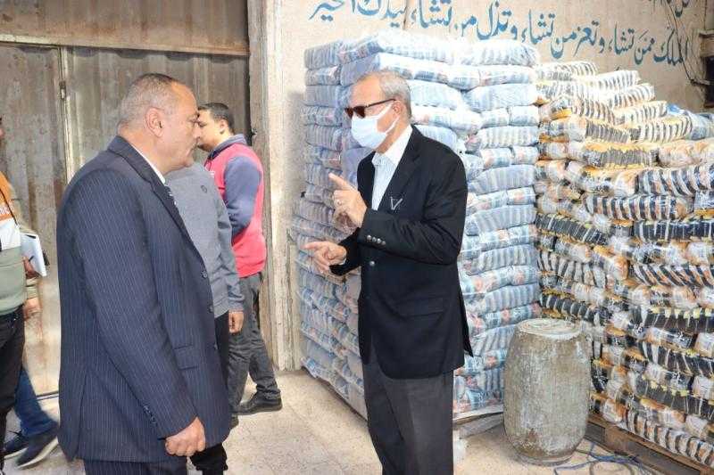محافظ القليوبية يتفقد مصنع لتعبئة المواد الغذائية ببنها