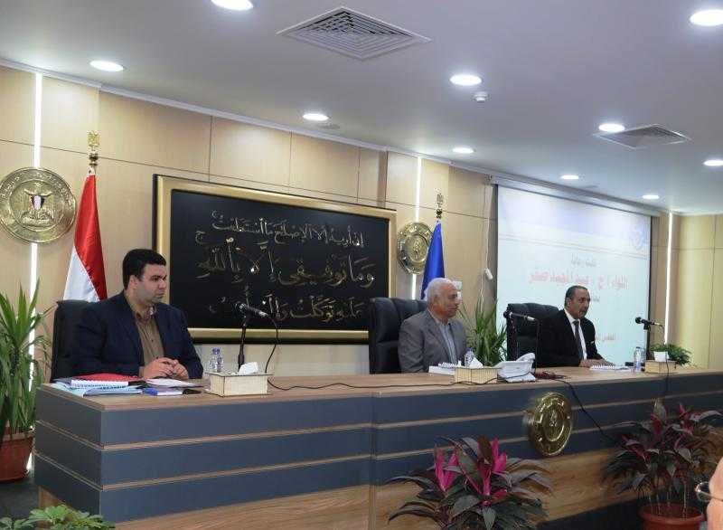 محافظ السويس يكلف بتوفير السلع الغذائية لاستقبال شهر رمضان