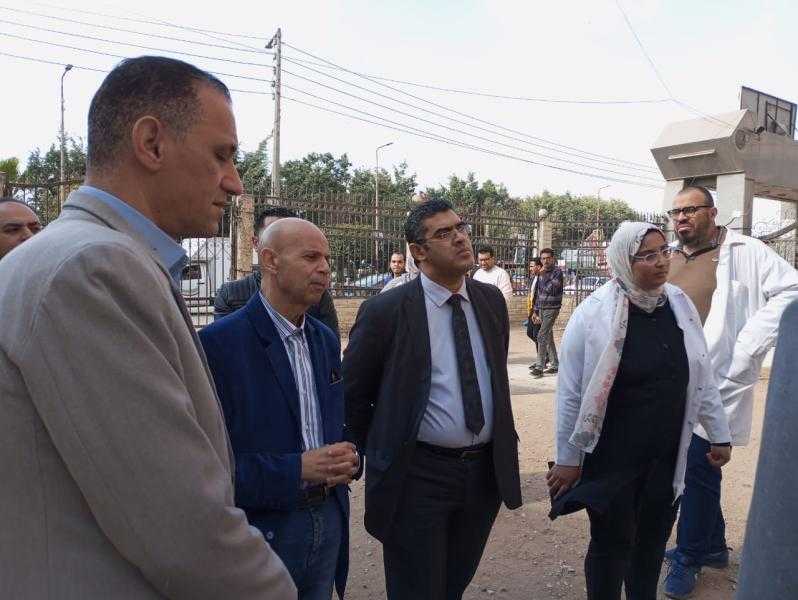 وكيل وزارة الصحة بالشرقية ورئيس الإدارة المركزية للطب العلاجي بالوزارة يتفقدا سير العمل بمستشفى بلبيس