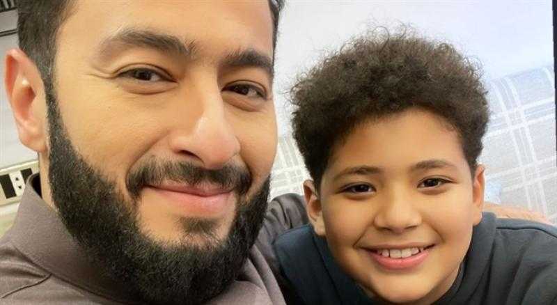 يوسف ابن حمادة هلال يشارك مع والده في ”المداح 4”.. صور