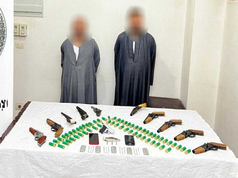 ضبط شخصين بحوزتهما 4 بنادق خرطوش بأبو النمرس